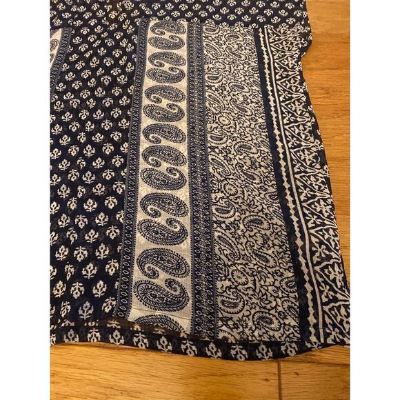 Two by Vince Camuto women's blue patterned sheer cap sleeve blouse size large - Picture 3 of 9